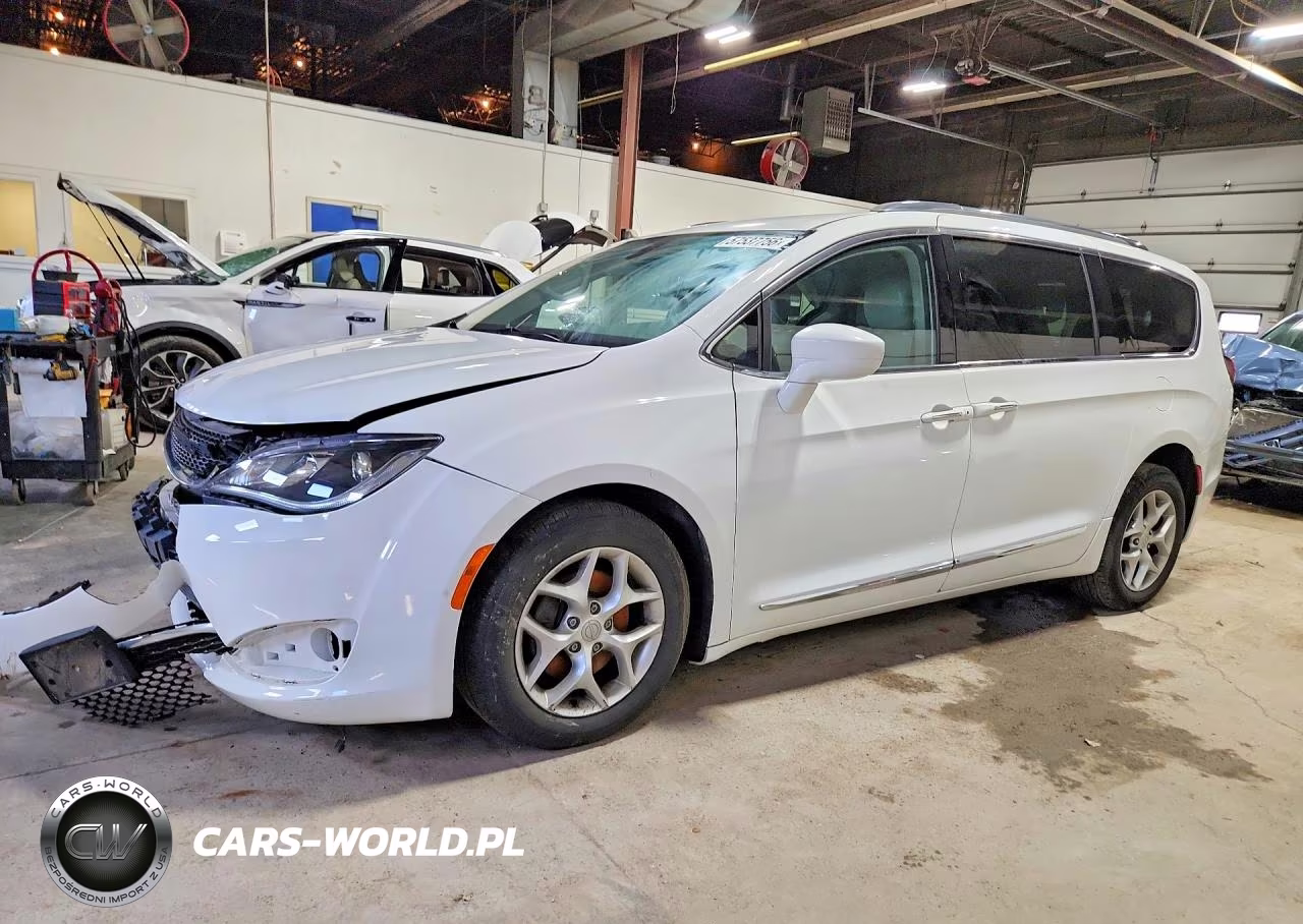 2017 Chrysler Pacifica Touring L Plus