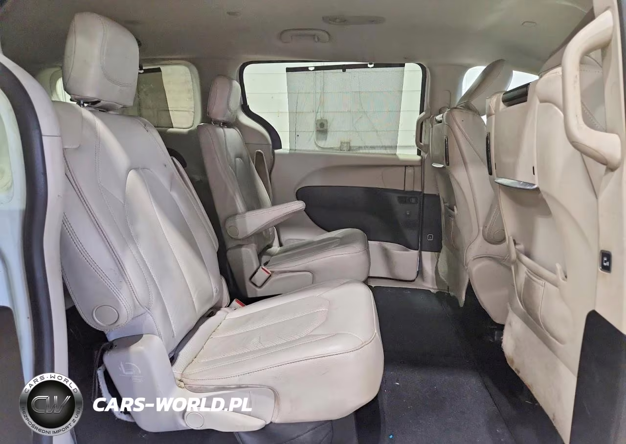 2017 Chrysler Pacifica Touring L Plus VIN:2C4RC1EG8HR550929 - 11