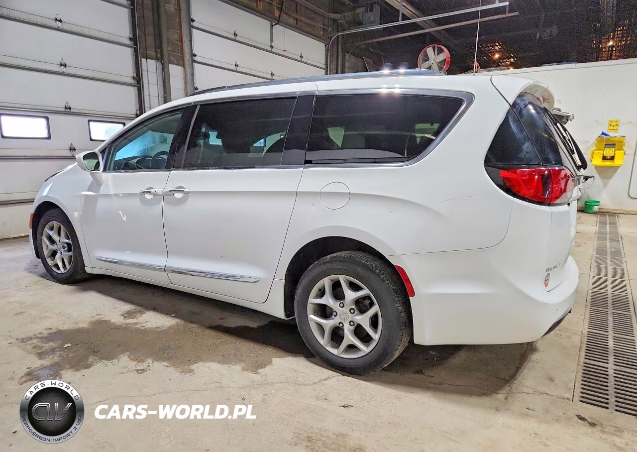 2017 Chrysler Pacifica Touring L Plus VIN:2C4RC1EG8HR550929 - 2