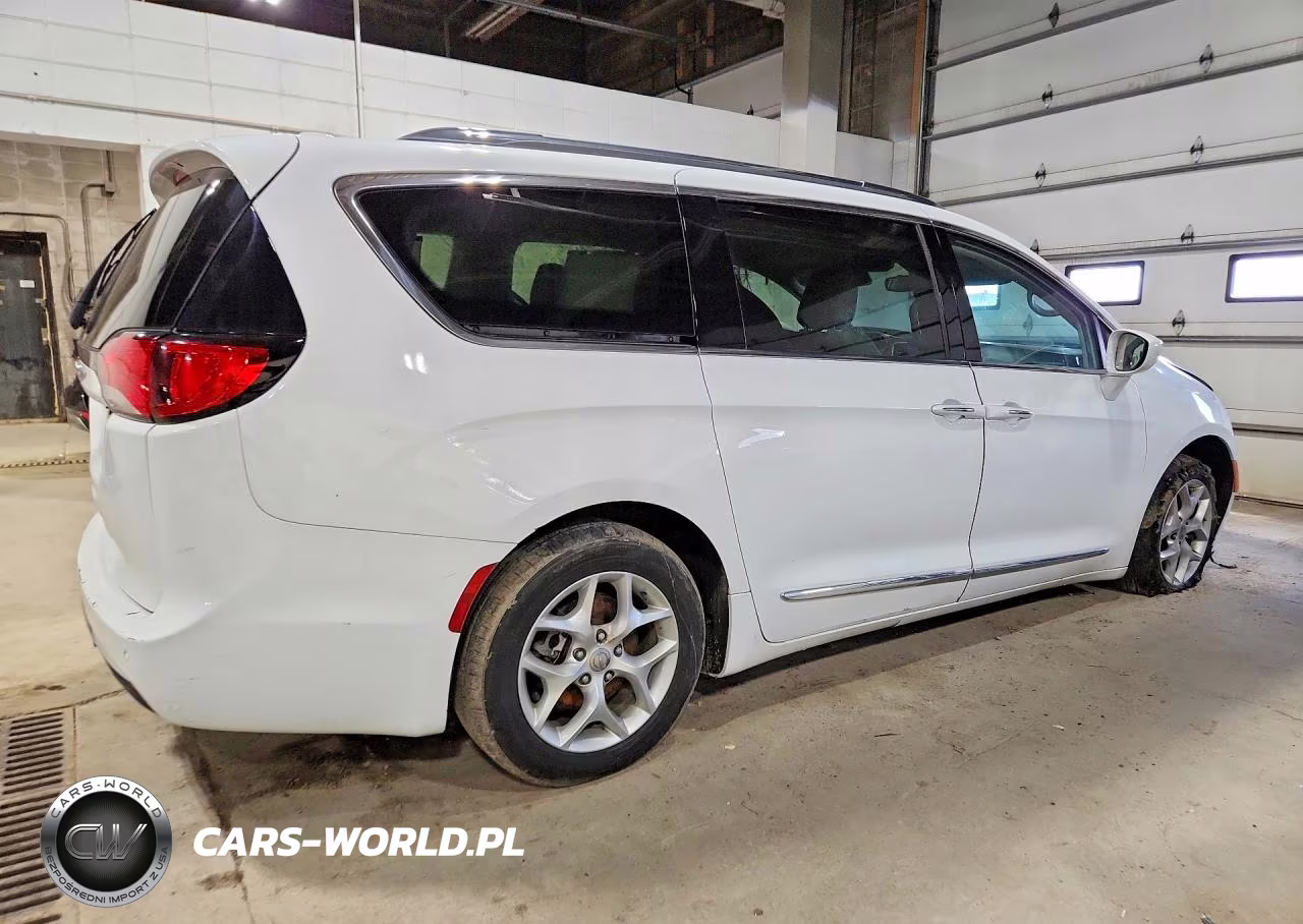 2017 Chrysler Pacifica Touring L Plus VIN:2C4RC1EG8HR550929 - 3