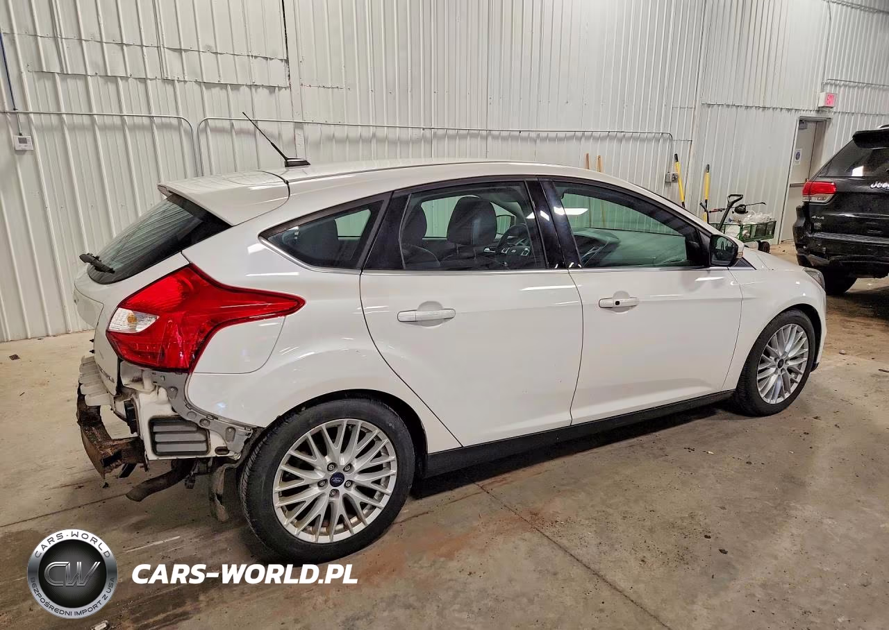 2014 Ford Focus Titanium VIN:1FADP3N25EL237314 - 3