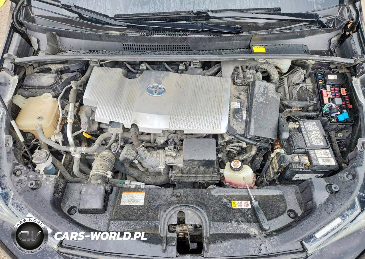 2018 Toyota Prius Three VIN:JTDKARFU3J3552208 - 11
