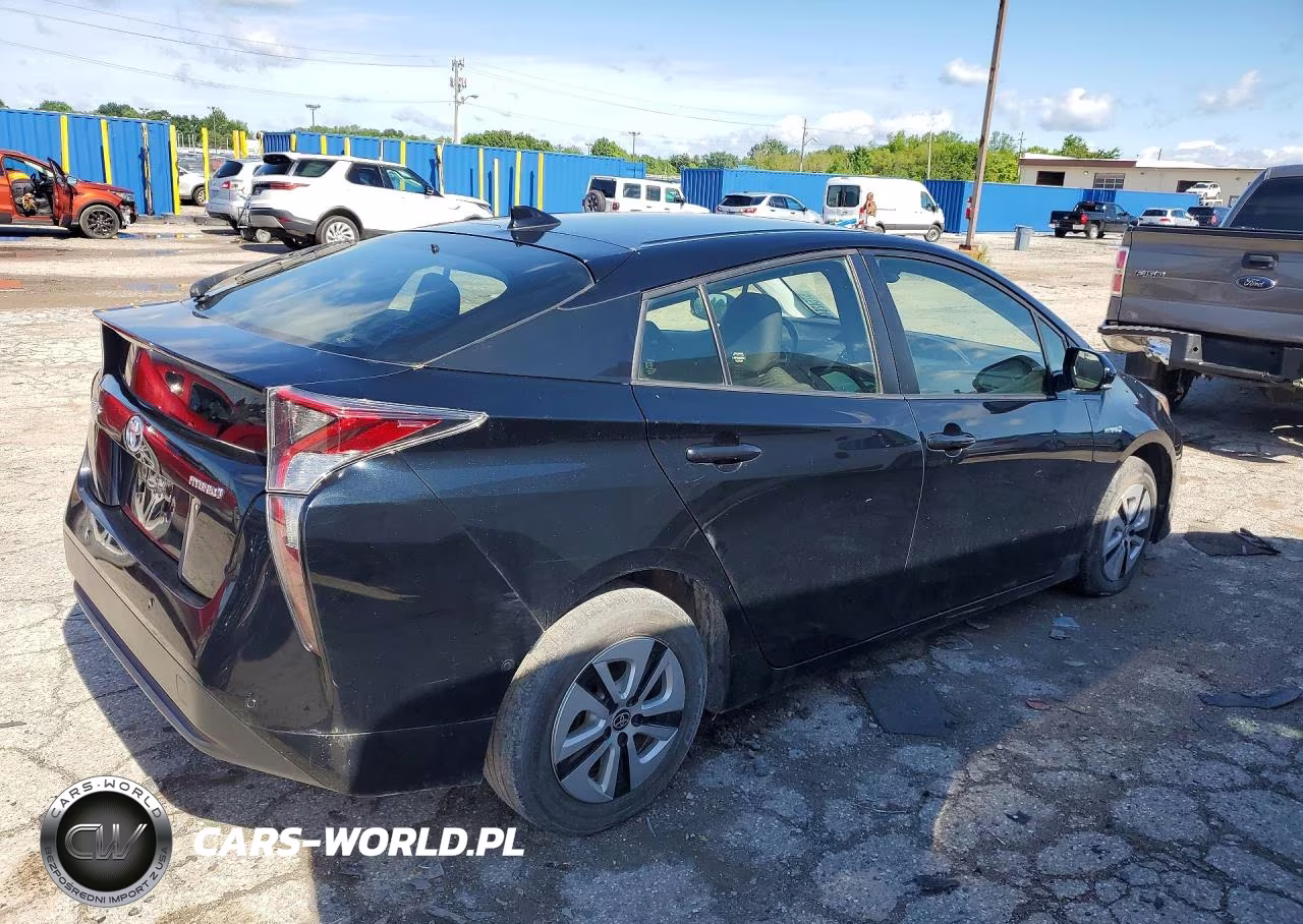 2018 Toyota Prius Three VIN:JTDKARFU3J3552208 - 3