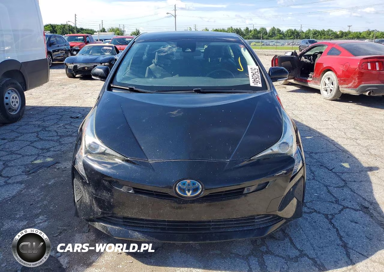 2018 Toyota Prius Three VIN:JTDKARFU3J3552208 - 5