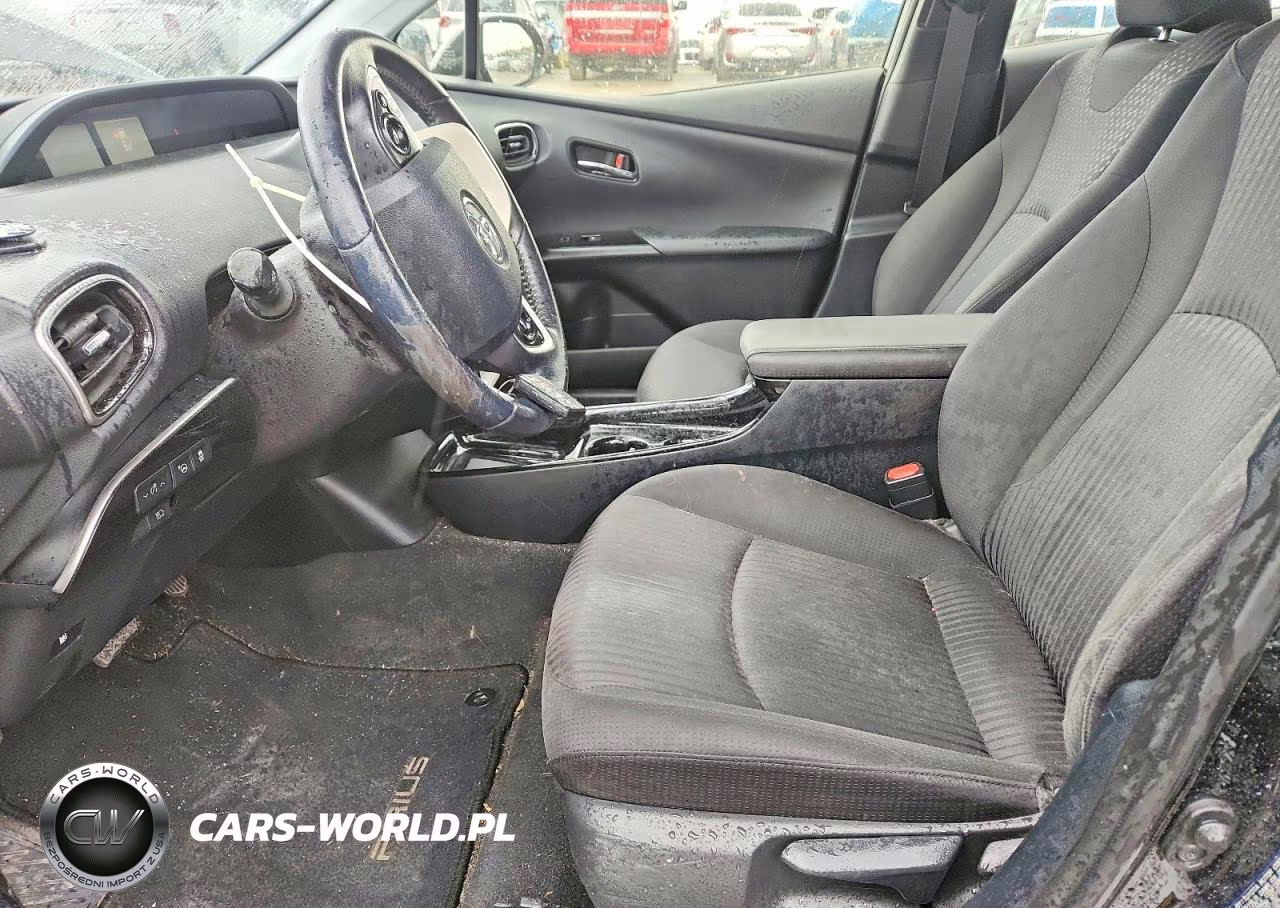 2018 Toyota Prius Three VIN:JTDKARFU3J3552208 - 7