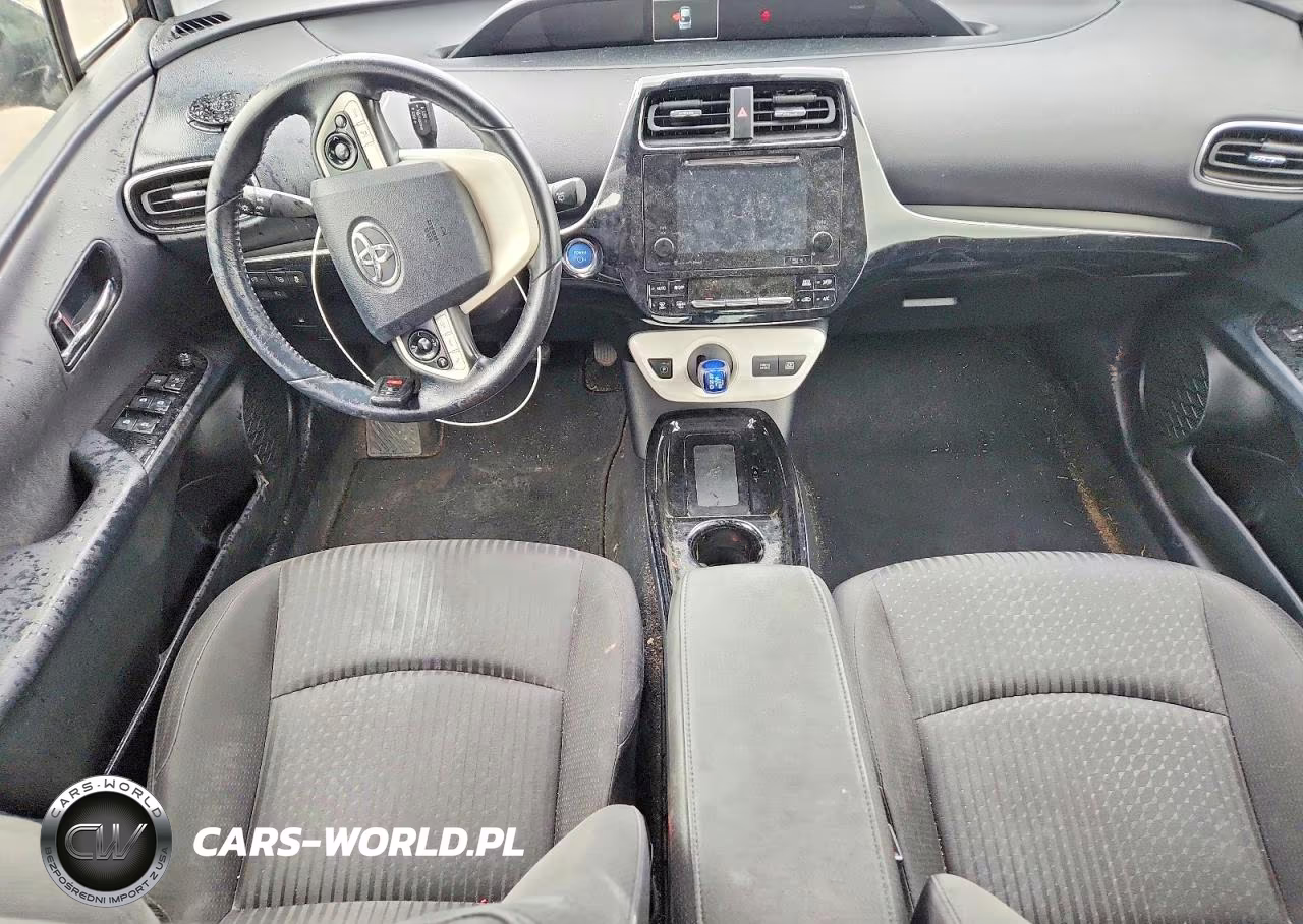 2018 Toyota Prius Three VIN:JTDKARFU3J3552208 - 8