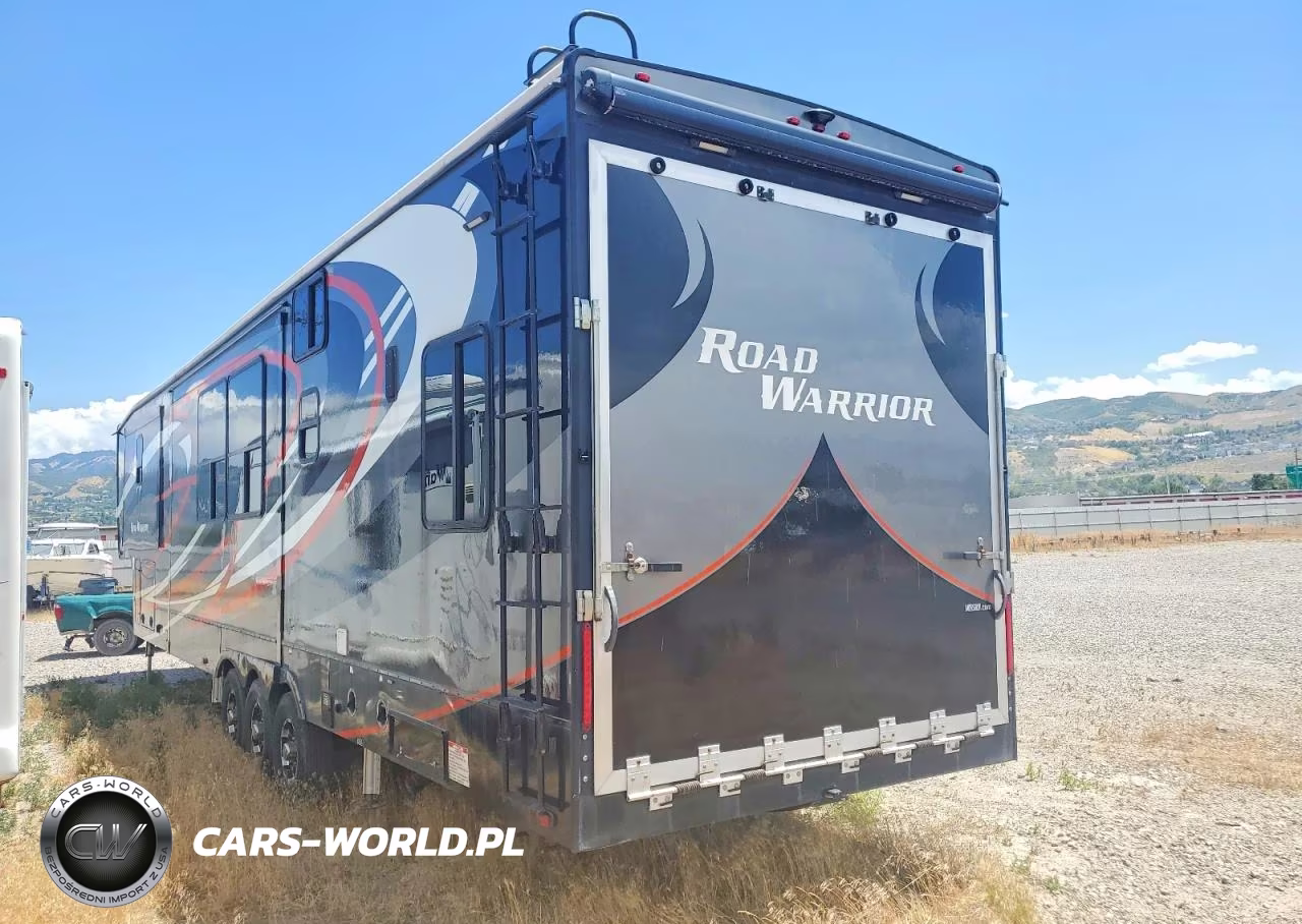 2018 Heartland Road Warrior Camper VIN:5SFCG4431JE356270 - 3
