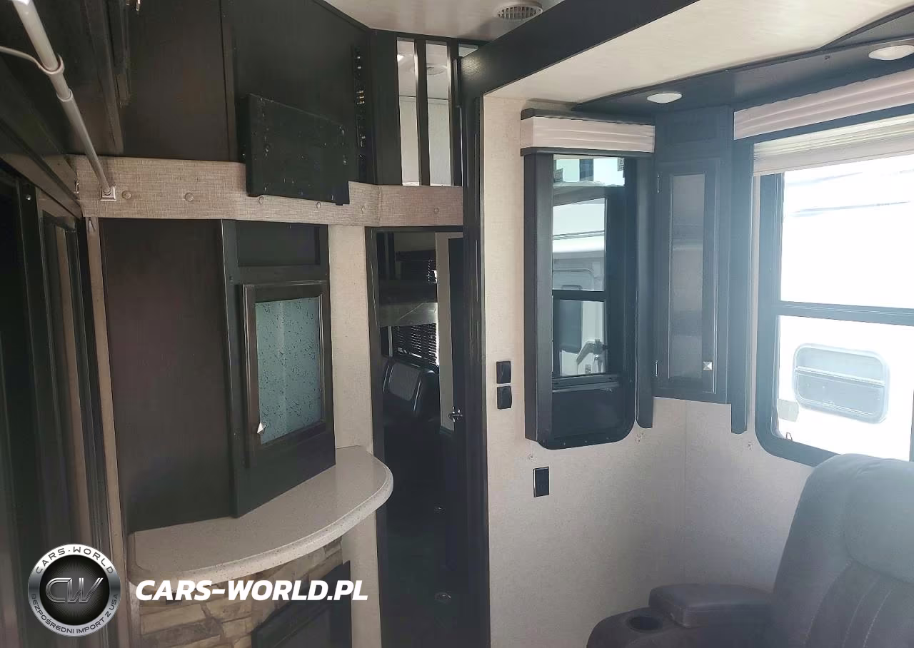2018 Heartland Road Warrior Camper VIN:5SFCG4431JE356270 - 5