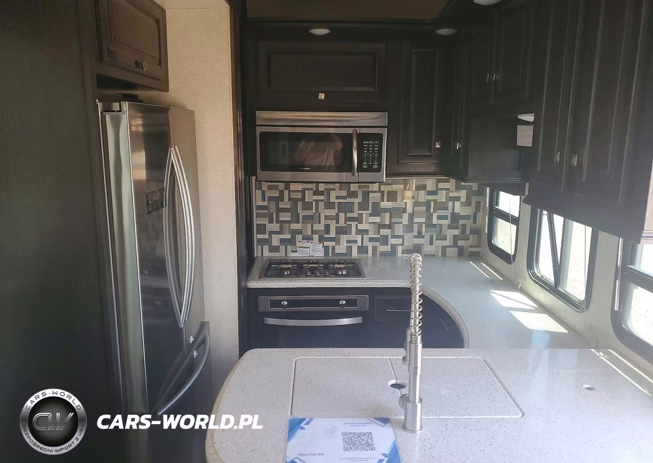 2018 Heartland Road Warrior Camper VIN:5SFCG4431JE356270 - 8
