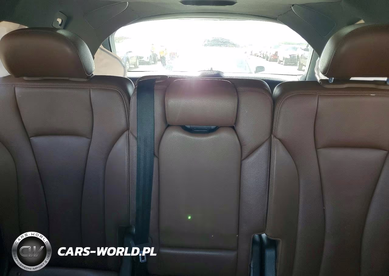 2018 Audi Q7 Premium Plus VIN:WA1LAAF7XJD005621 - 10