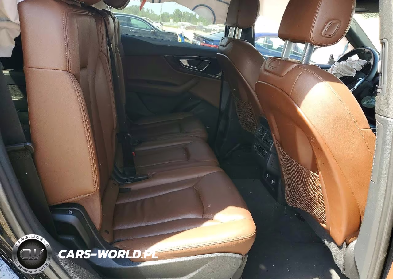 2018 Audi Q7 Premium Plus VIN:WA1LAAF7XJD005621 - 11