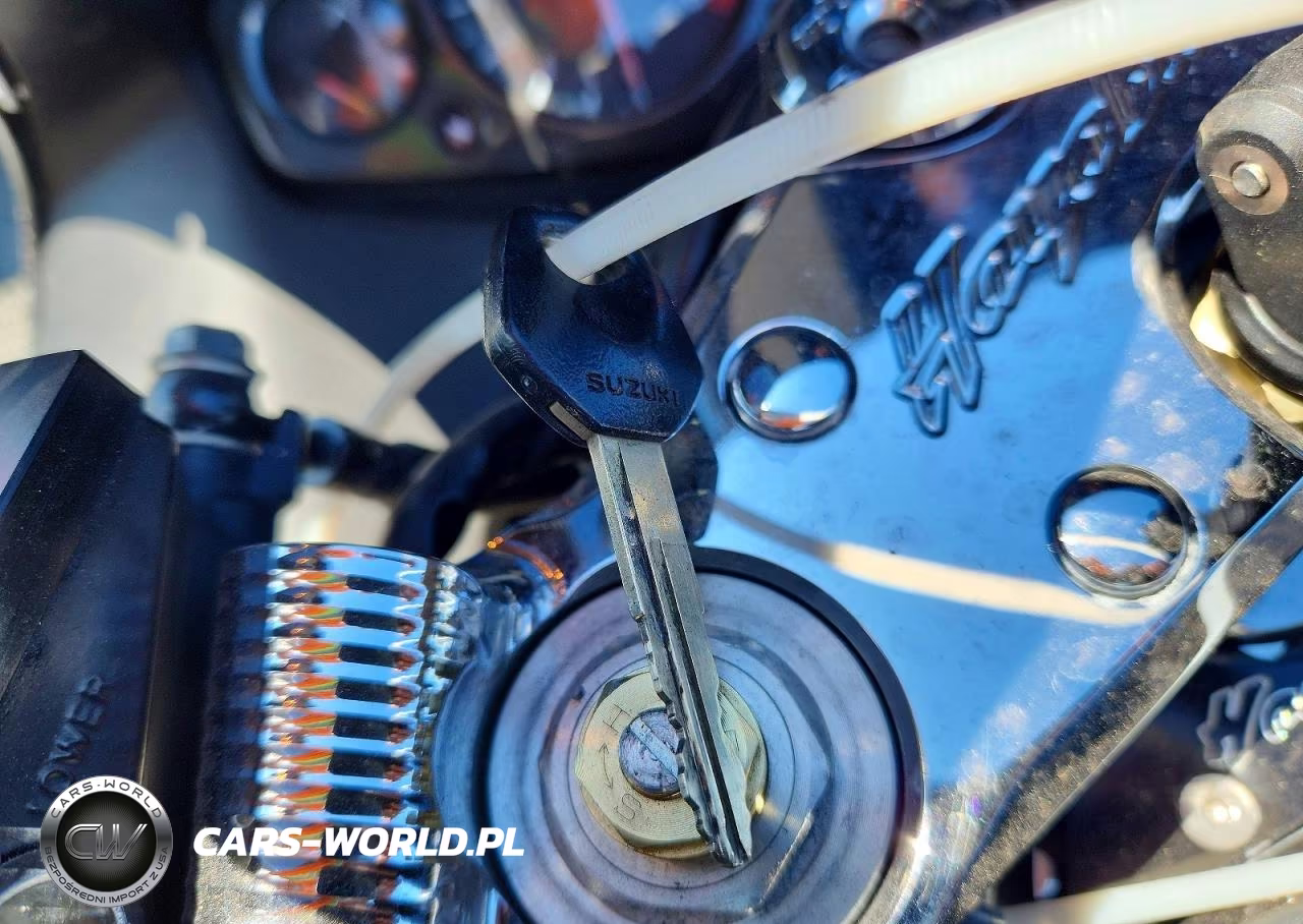 2006 Suzuki Gsx1300 R VIN:JS1GW71A462103488 - 8