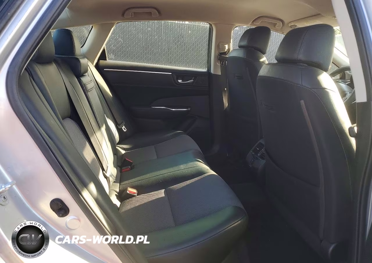 2018 Honda Clarity VIN:JHMZC5F18JC005988 - 10