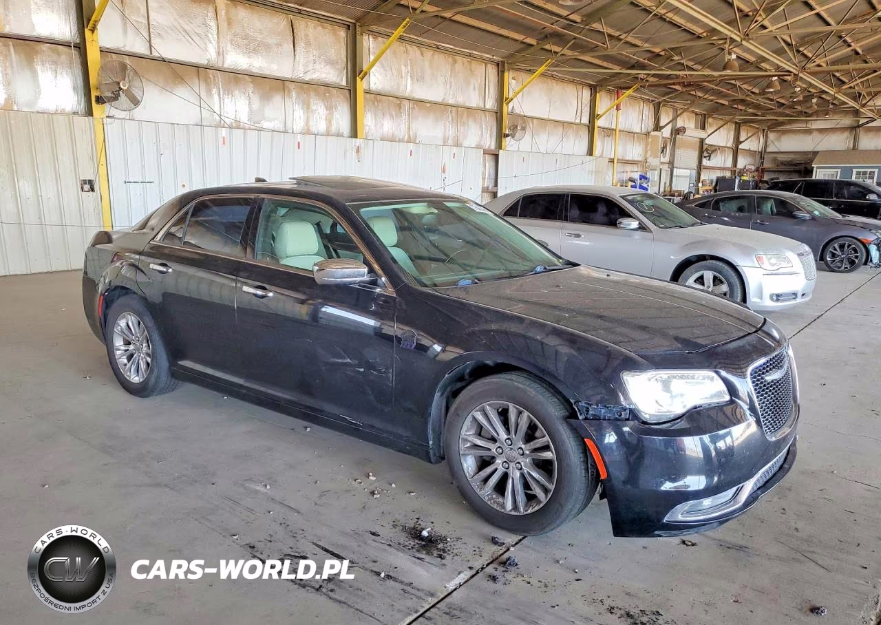 2015 Chrysler 300C VIN:2C3CCAET3FH848816 - 4