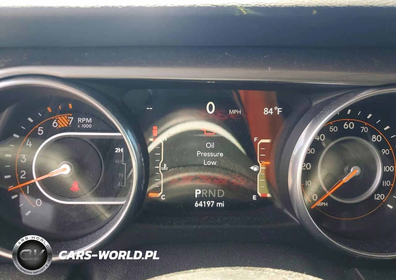 2018 Jeep Wrangler Unlimited Sahara VIN:1C4HJXEN9JW199335 - 9
