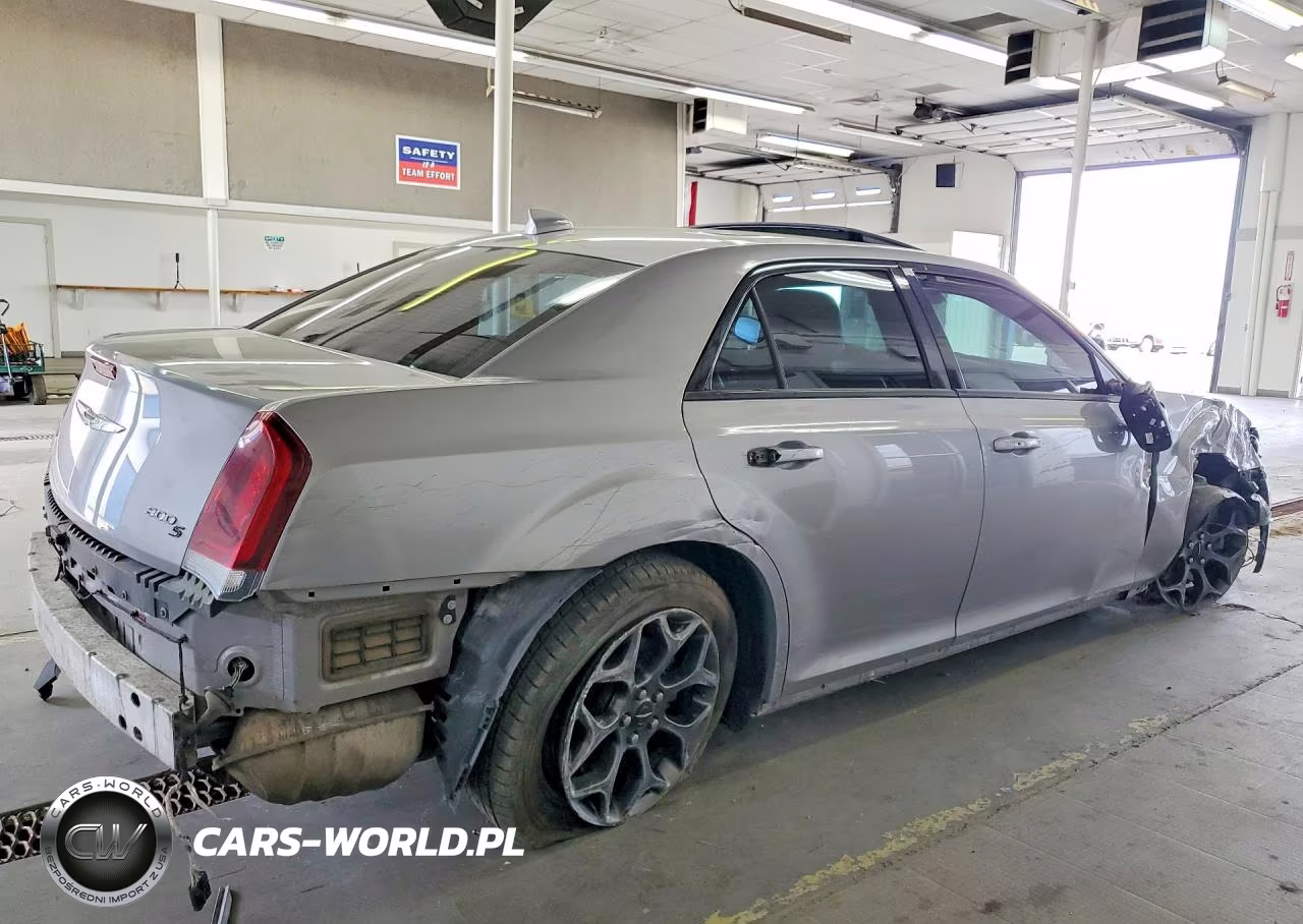 2018 Chrysler 300 S VIN:2C3CCAGG3JH293746 - 3