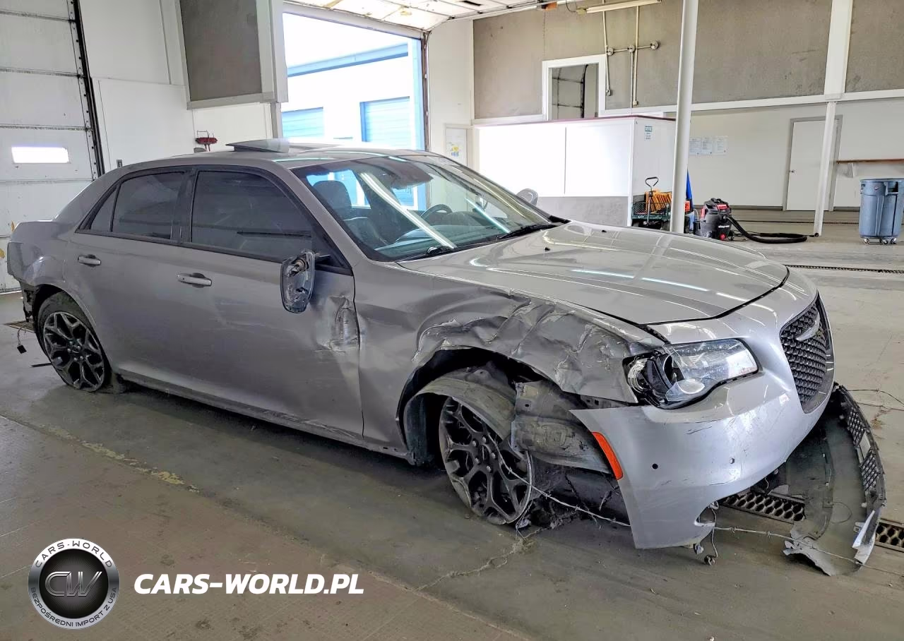 2018 Chrysler 300 S VIN:2C3CCAGG3JH293746 - 4