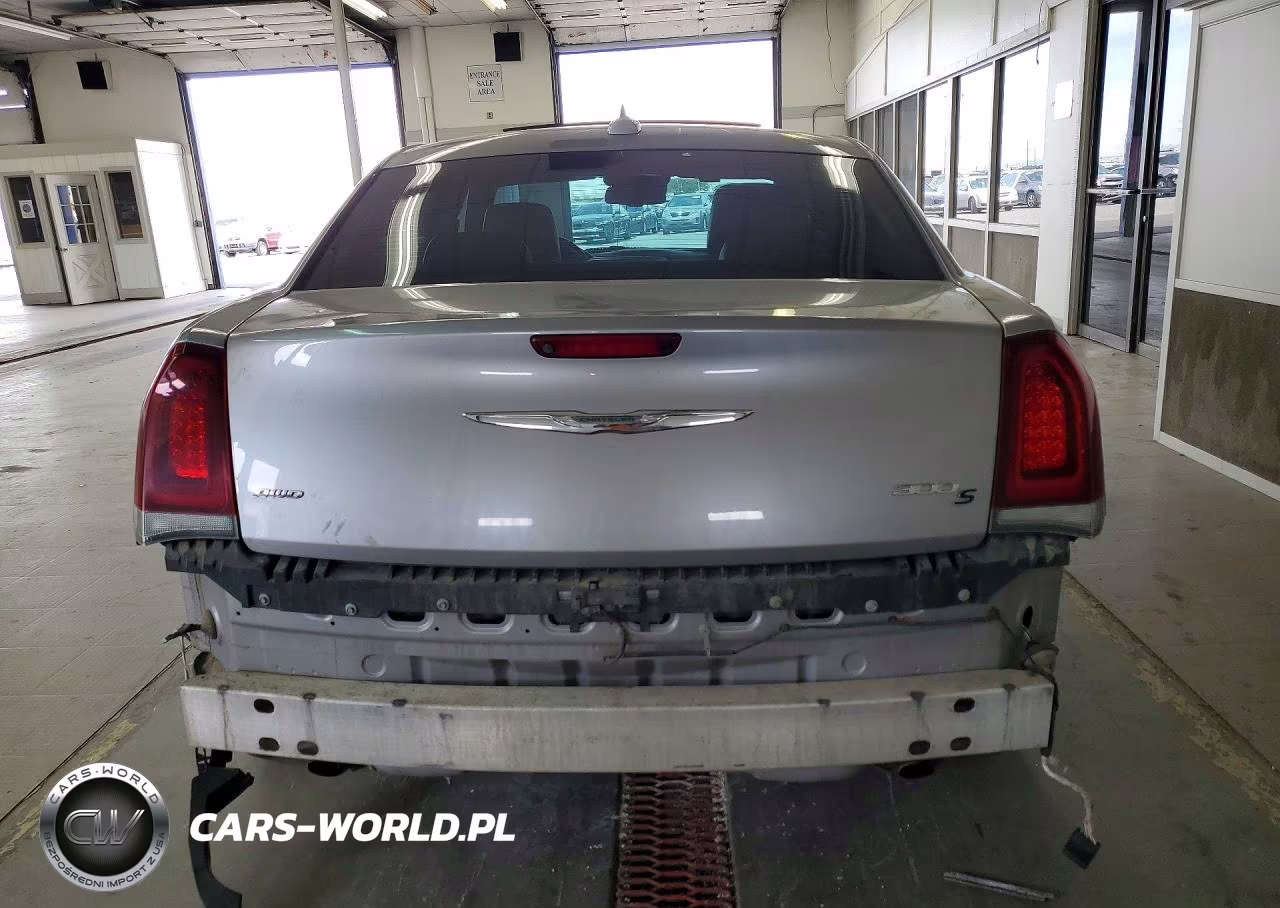 2018 Chrysler 300 S VIN:2C3CCAGG3JH293746 - 6