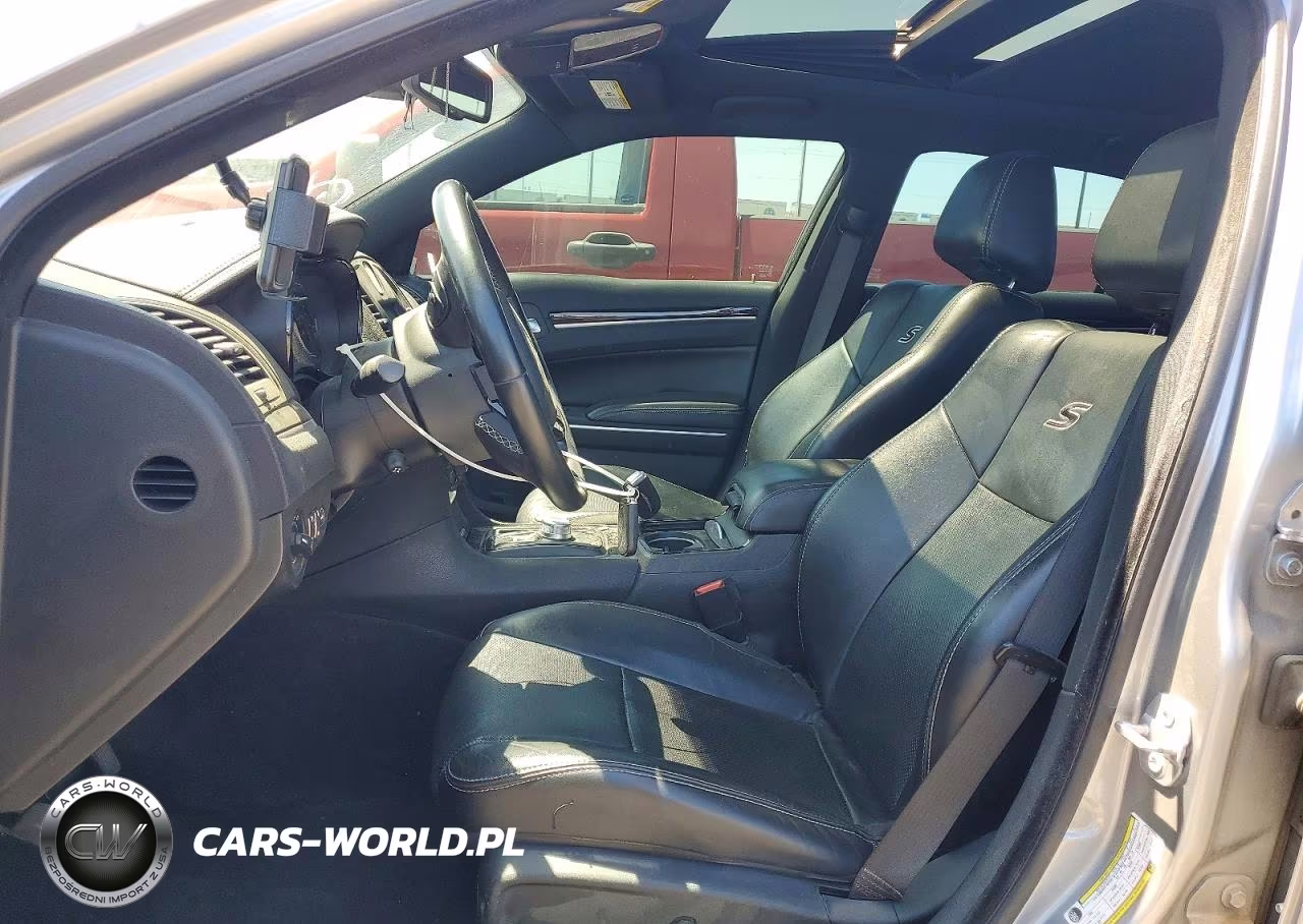 2018 Chrysler 300 S VIN:2C3CCAGG3JH293746 - 7