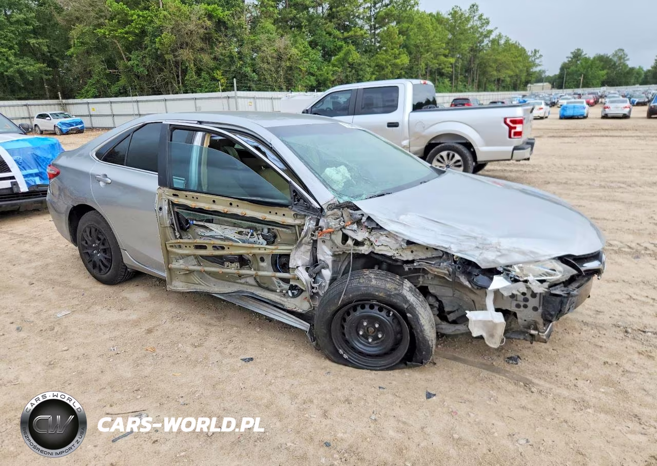 2015 Toyota Camry Le VIN:4T1BF1FK9FU481417 - 4