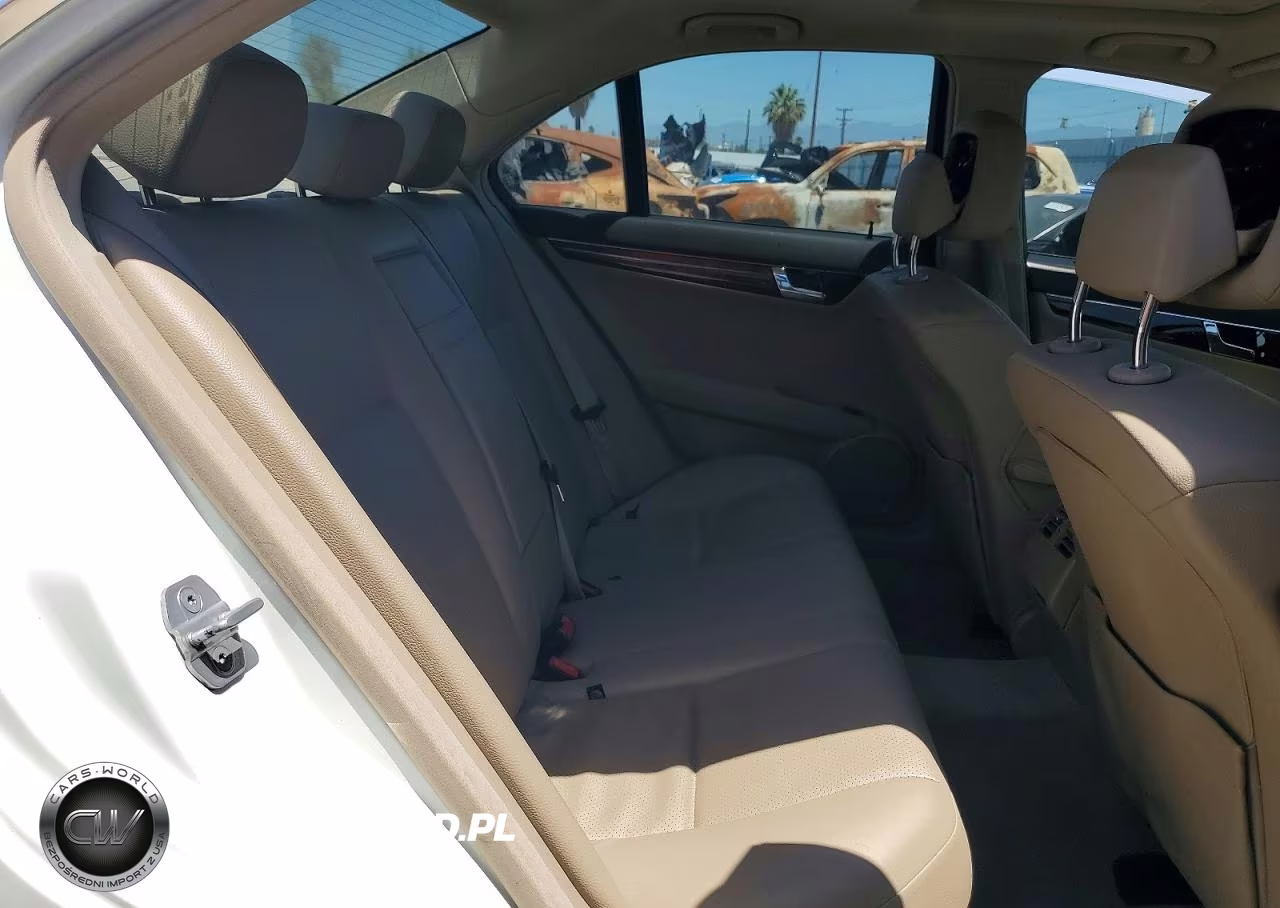 2011 Mercedes-Benz C 300 VIN:WDDGF5EB9BA458627 - 10