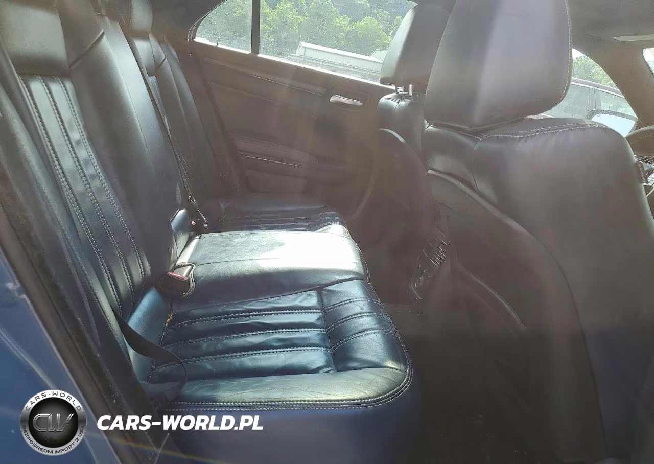 2014 Chrysler 300 S VIN:2C3CCAGT0EH301868 - 10