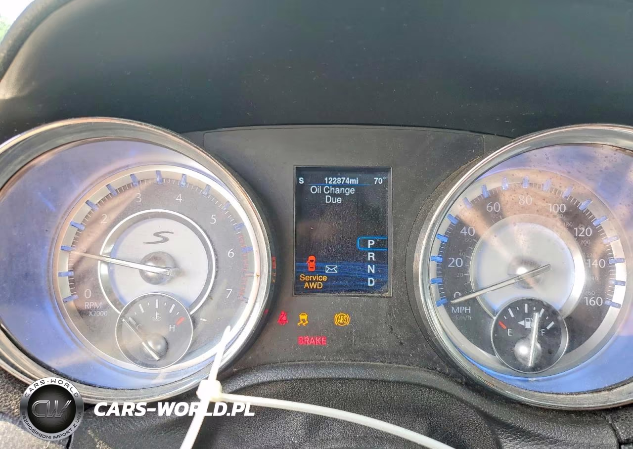 2014 Chrysler 300 S VIN:2C3CCAGT0EH301868 - 9