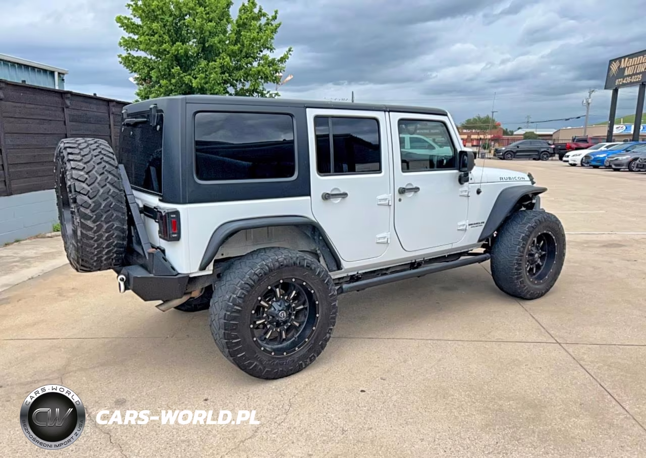 2015 Jeep Wrangler Unlimited Rubicon VIN:1C4BJWFG3FL530855 - 4
