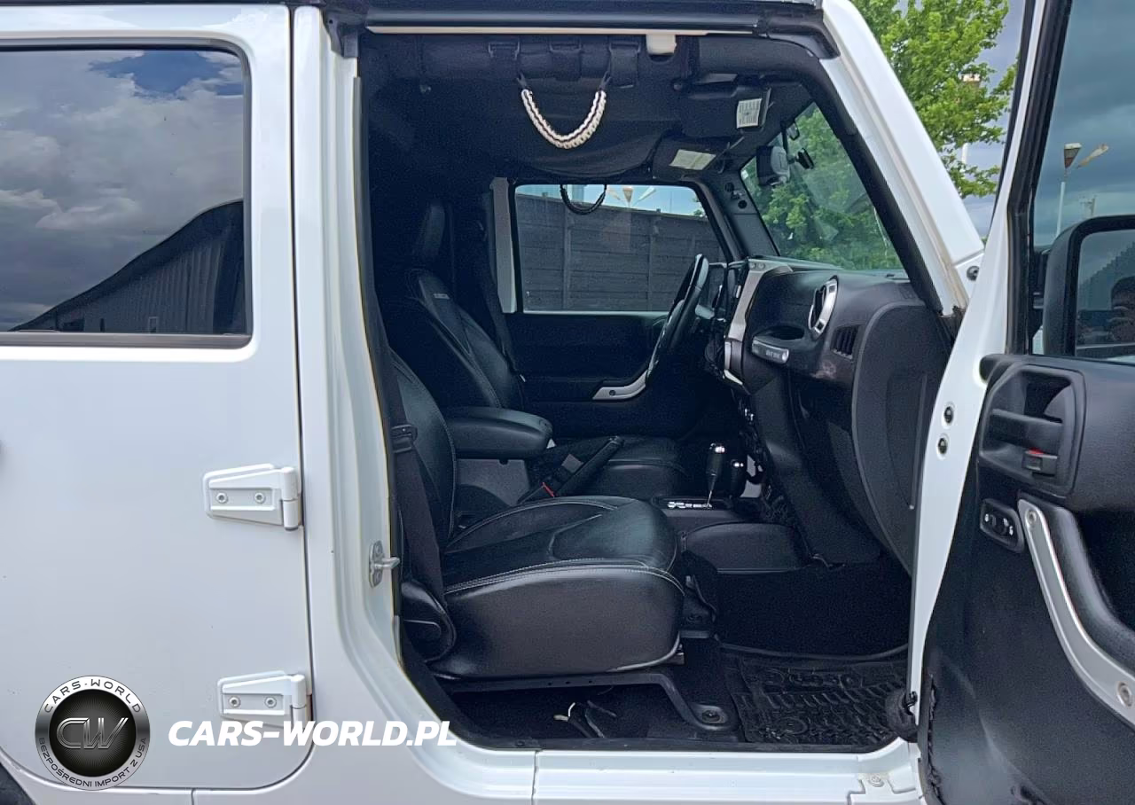 2015 Jeep Wrangler Unlimited Rubicon VIN:1C4BJWFG3FL530855 - 5