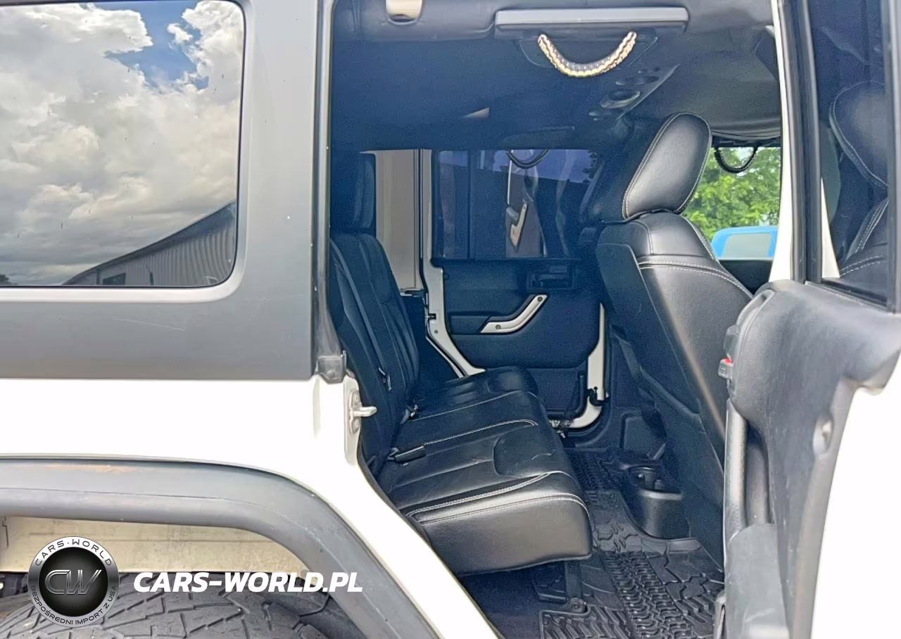 2015 Jeep Wrangler Unlimited Rubicon VIN:1C4BJWFG3FL530855 - 6