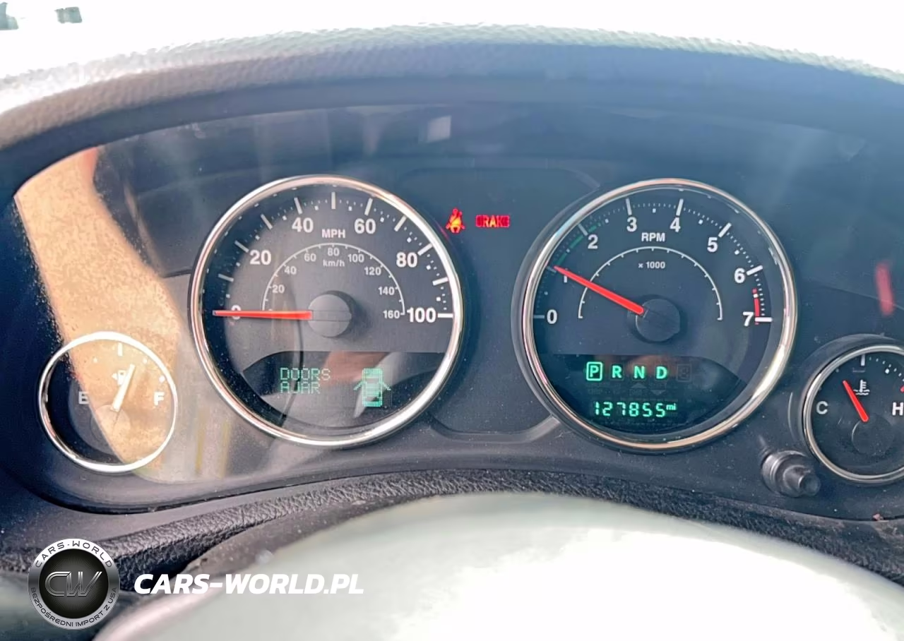 2015 Jeep Wrangler Unlimited Rubicon VIN:1C4BJWFG3FL530855 - 8
