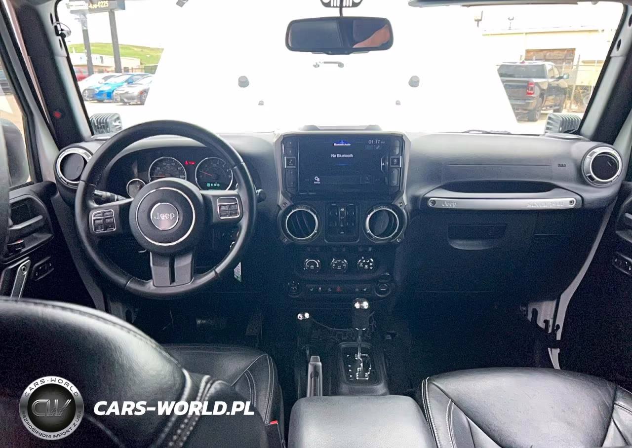 2015 Jeep Wrangler Unlimited Rubicon VIN:1C4BJWFG3FL530855 - 9