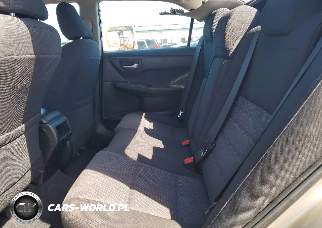 2016 Toyota Camry Le VIN:4T4BF1FK7GR560107 - 10