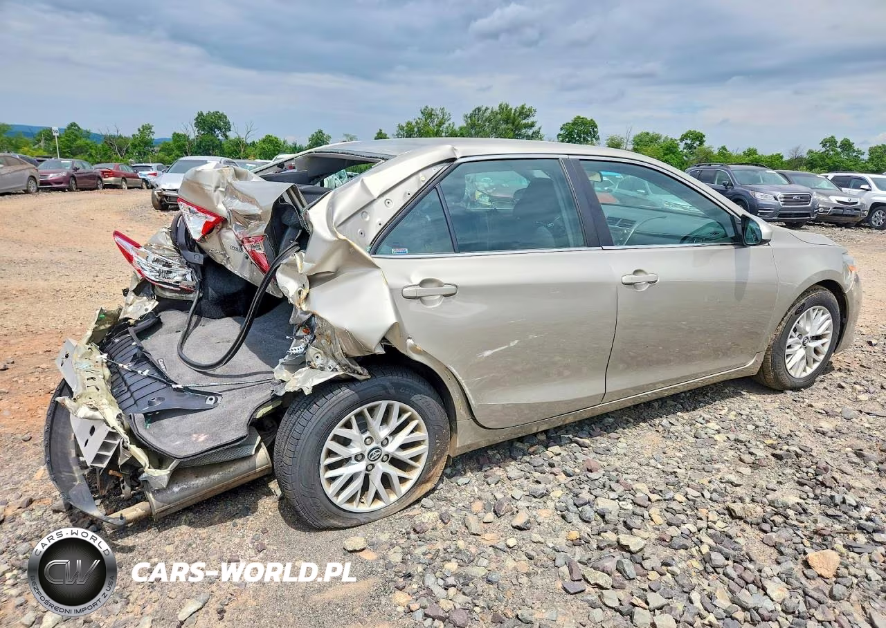 2016 Toyota Camry Le VIN:4T4BF1FK7GR560107 - 3