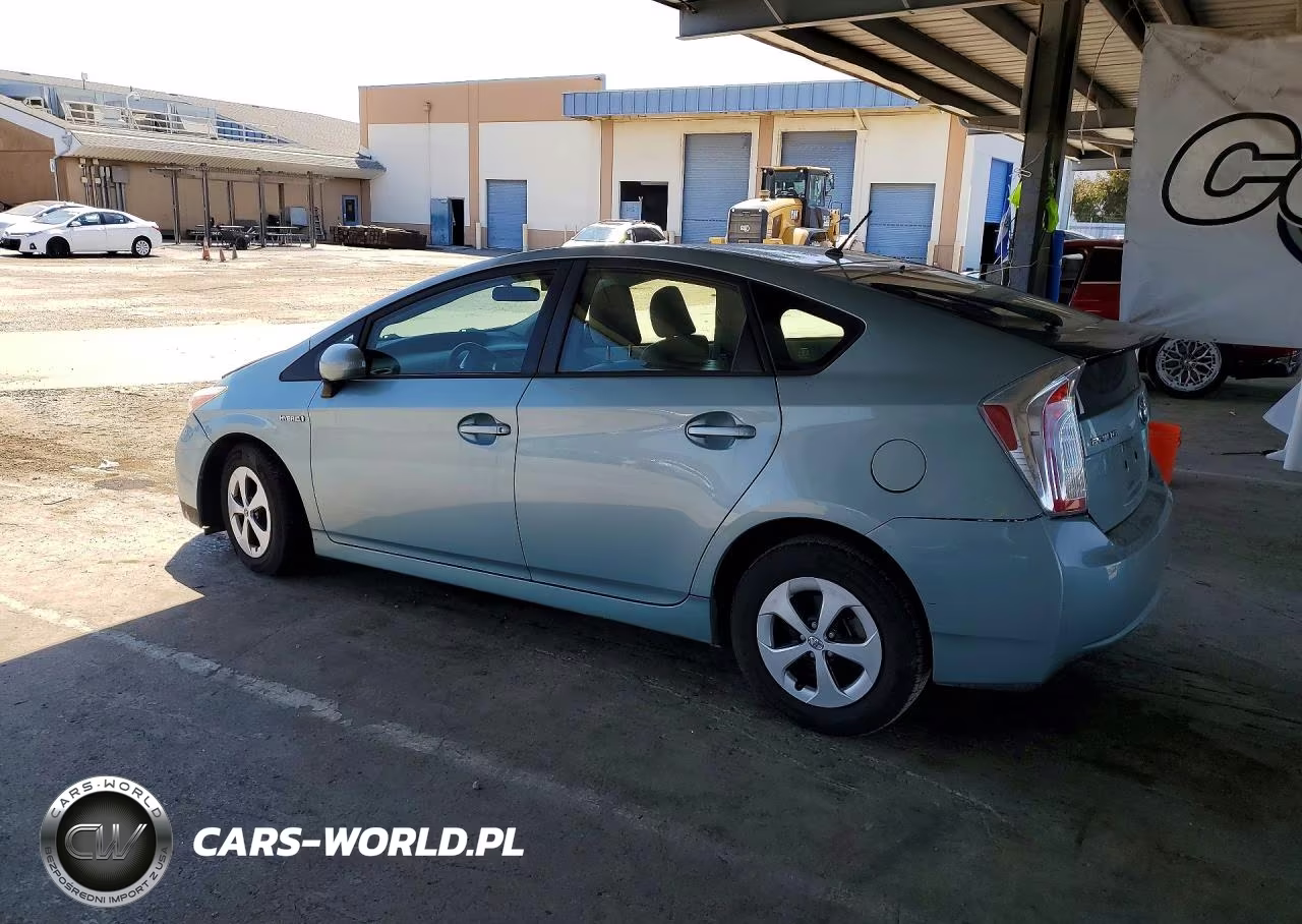 2015 Toyota Prius Two VIN:JTDKN3DU5F1911565 - 2