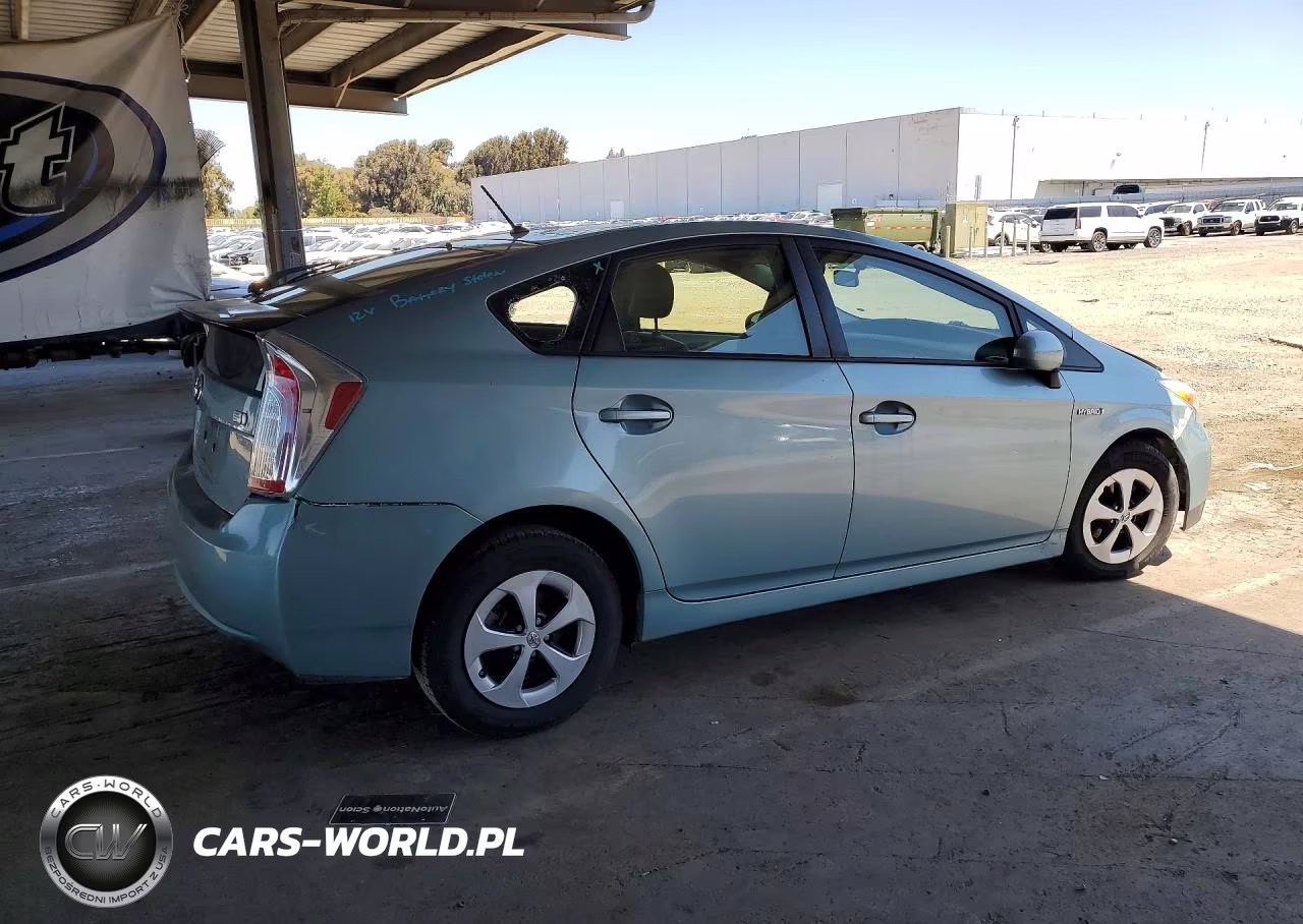 2015 Toyota Prius Two VIN:JTDKN3DU5F1911565 - 3