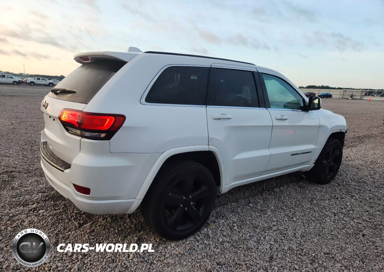 2015 Jeep Grand Cherokee Laredo VIN:1C4RJFAG8FC190236 - 3