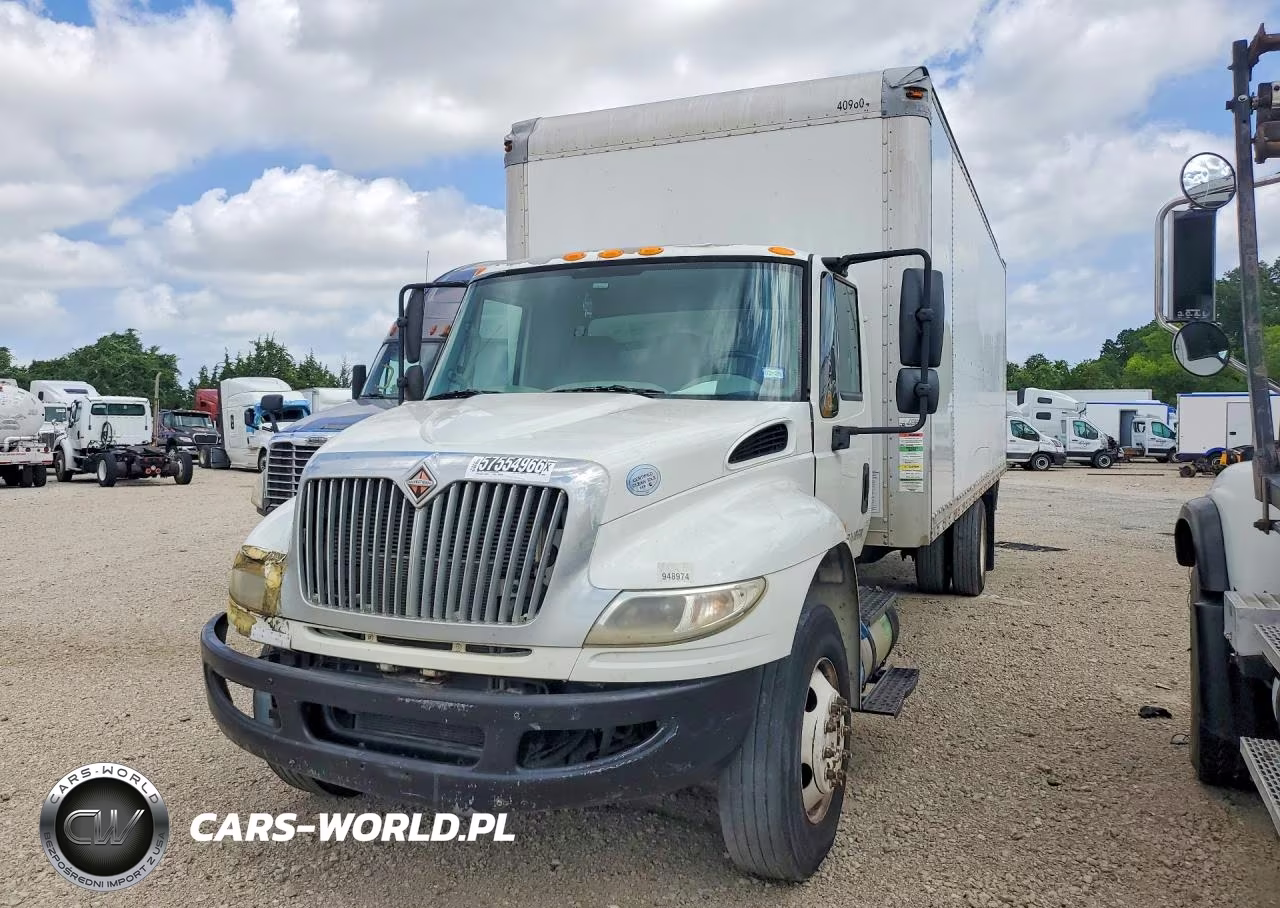2015 International 4300 Box Truck