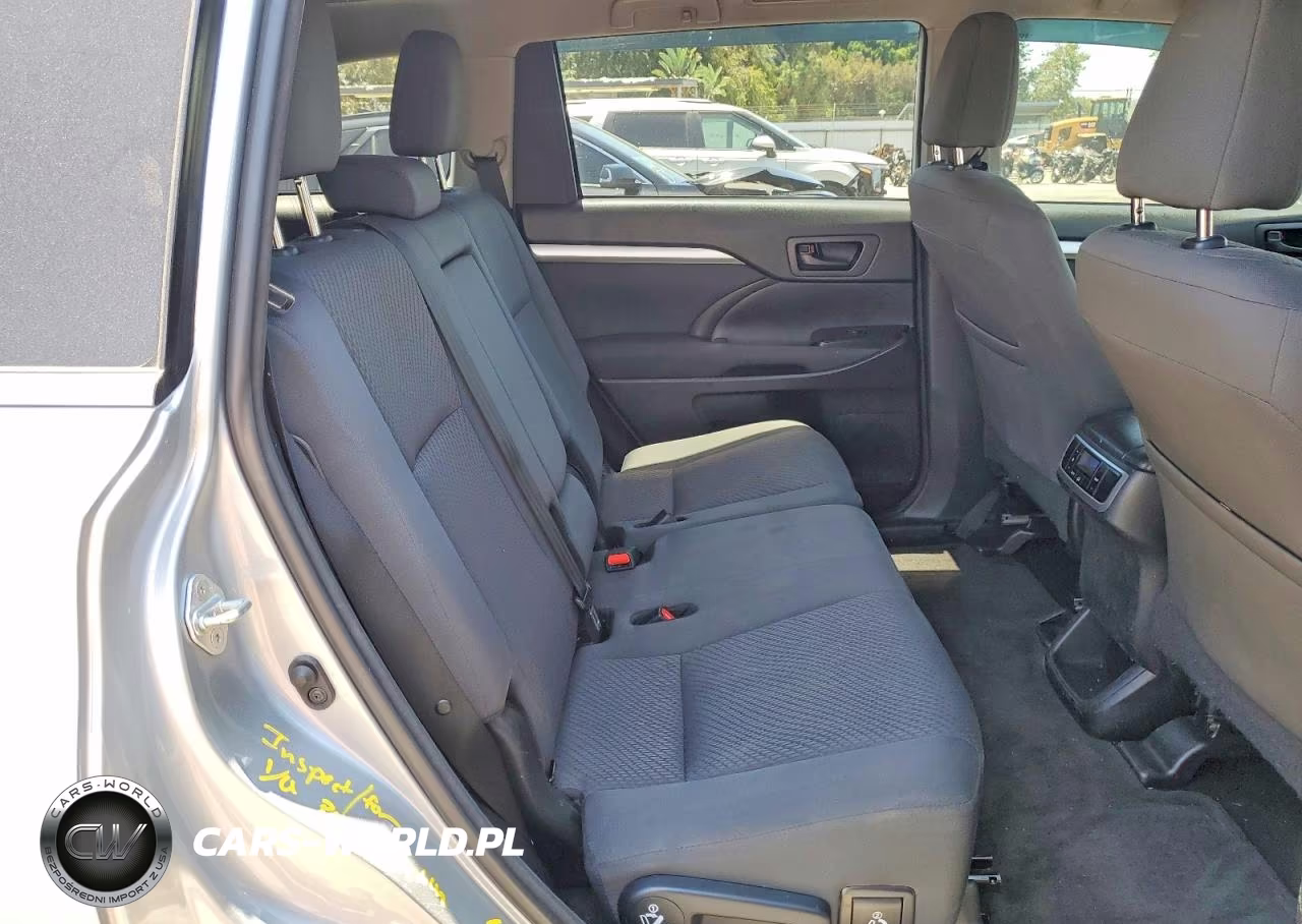 2018 Toyota Highlander Le VIN:5TDZARFH3JS041162 - 11