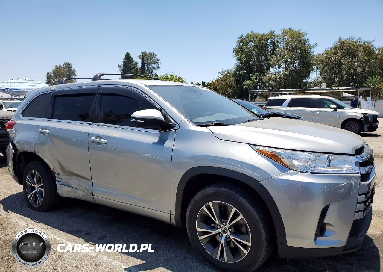 2018 Toyota Highlander Le VIN:5TDZARFH3JS041162 - 4