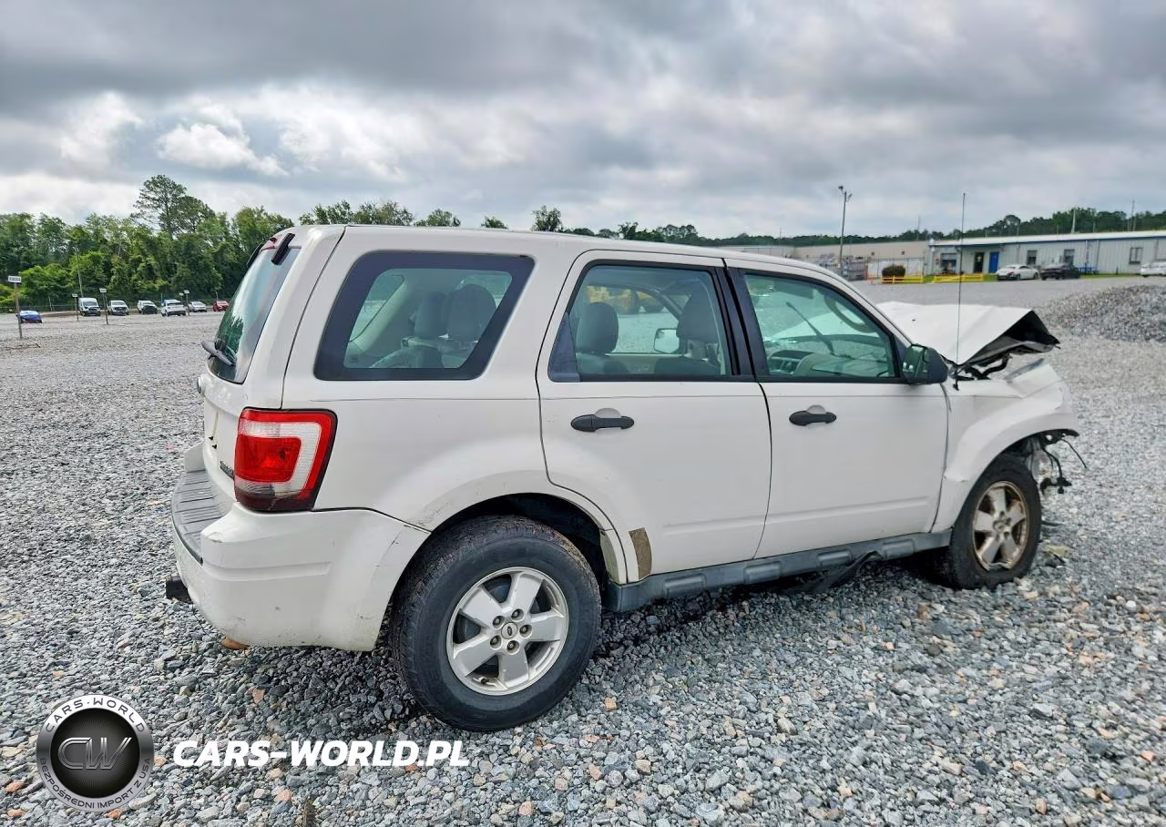 2010 Ford Escape Xls VIN:1FMCU0C79AKD30943 - 3