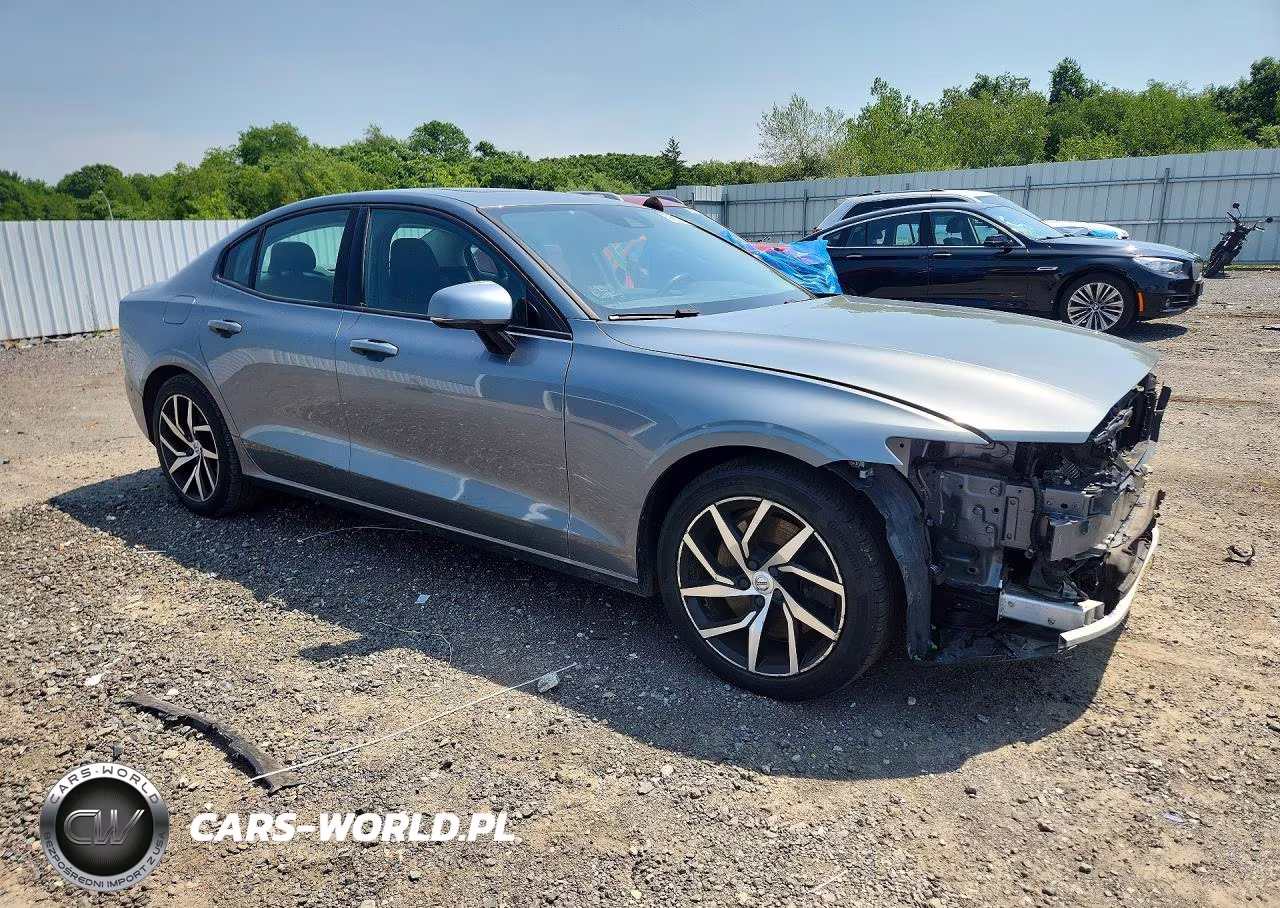 2019 Volvo S60 T6 Momentum VIN:7JRA22TK3KG004305 - 4