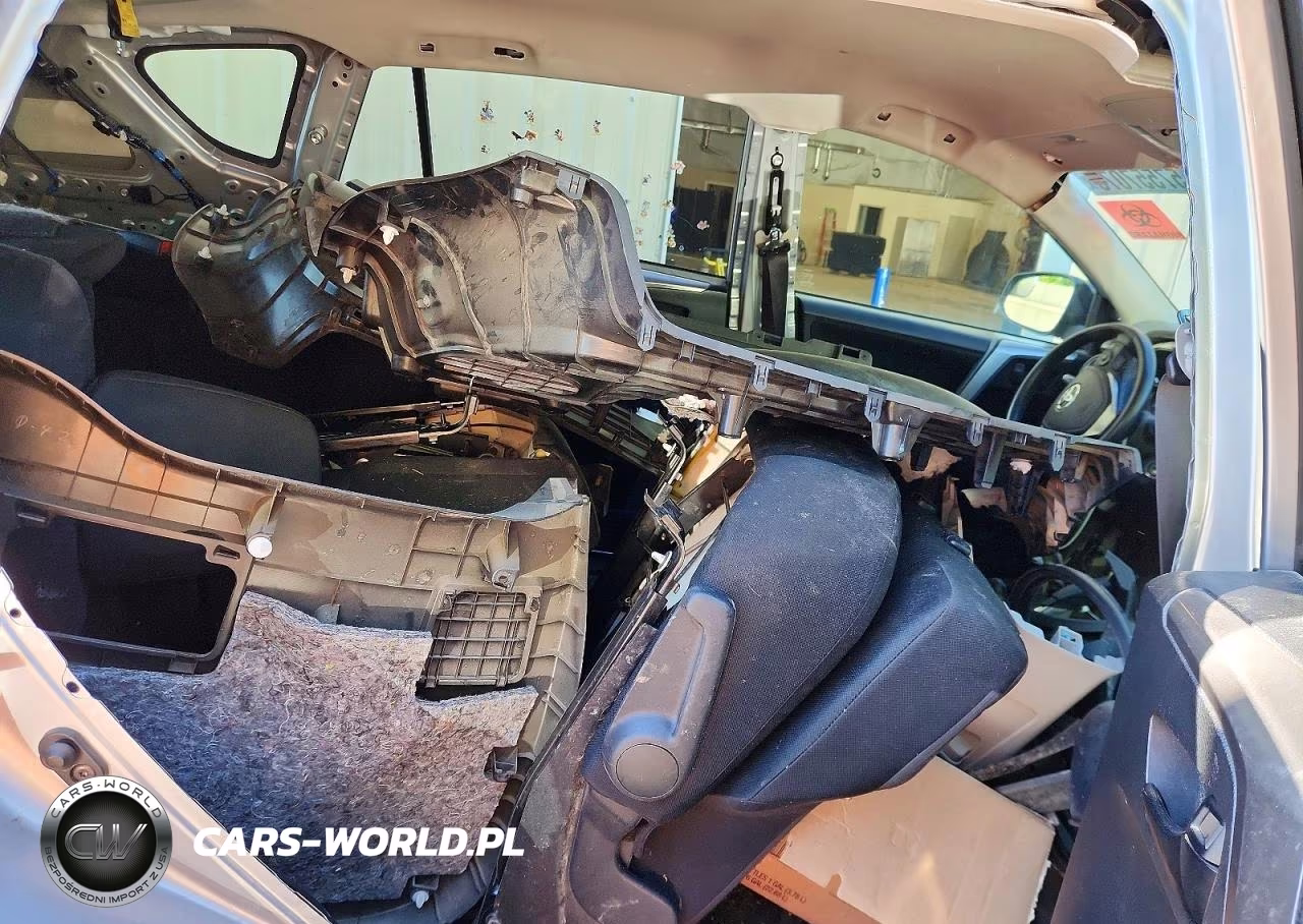 2018 Toyota Rav4 Le VIN:JTMBFREV0JJ200811 - 11