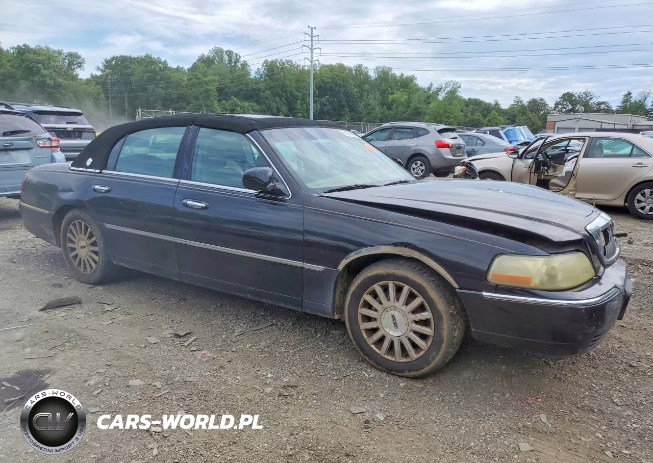 2003 Lincoln Town Car Executive VIN:1LNHM81W83Y683561 - 4