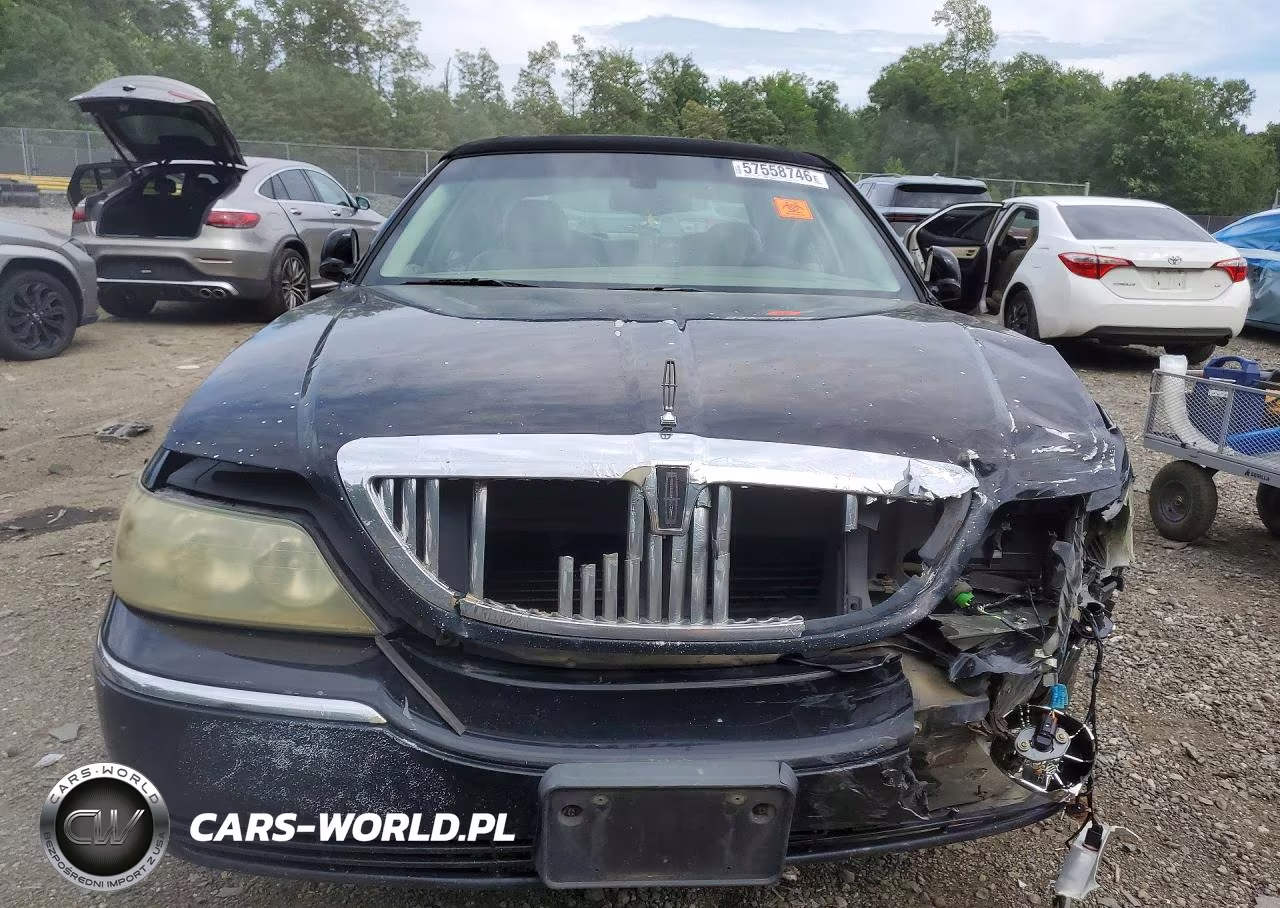 2003 Lincoln Town Car Executive VIN:1LNHM81W83Y683561 - 5