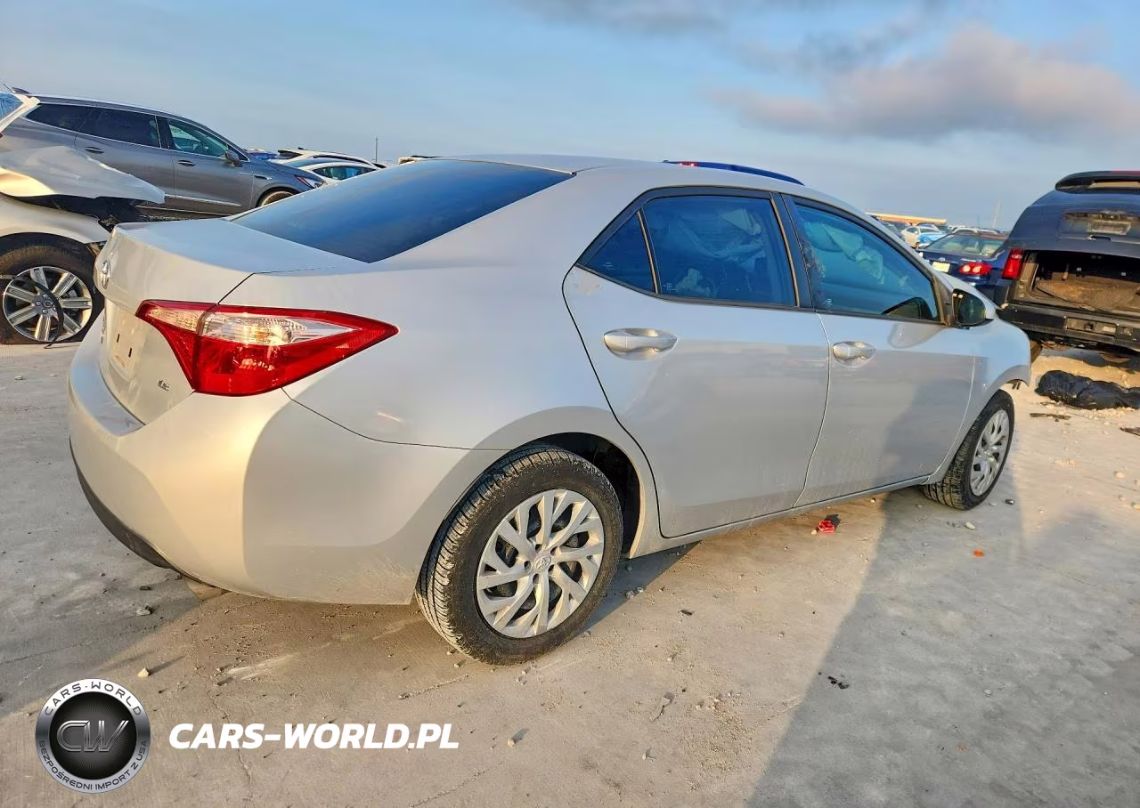 2017 Toyota Corolla Le VIN:5YFBURHE4HP569176 - 3