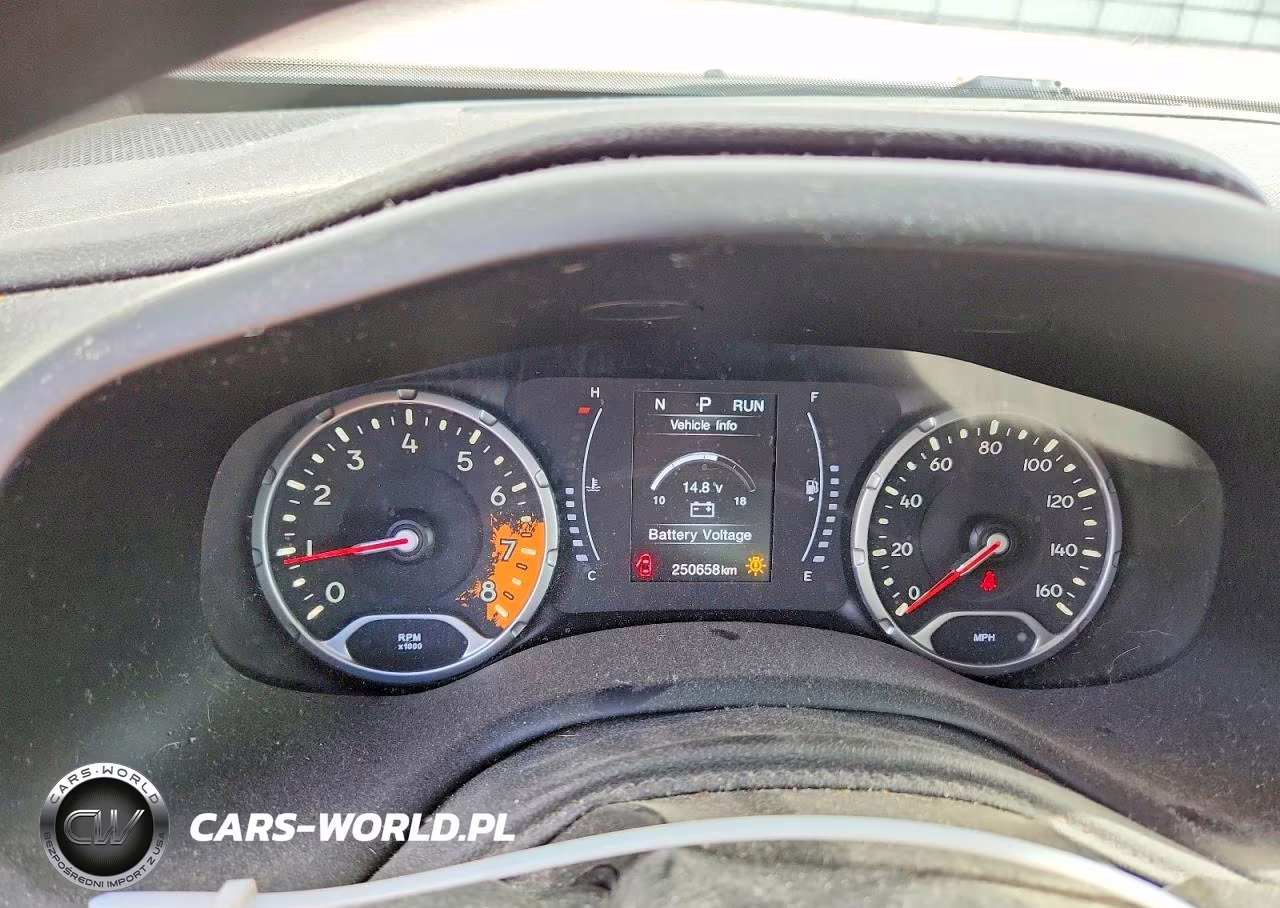 2018 Jeep Renegade Latitude VIN:ZACCJABB8JPJ70386 - 9
