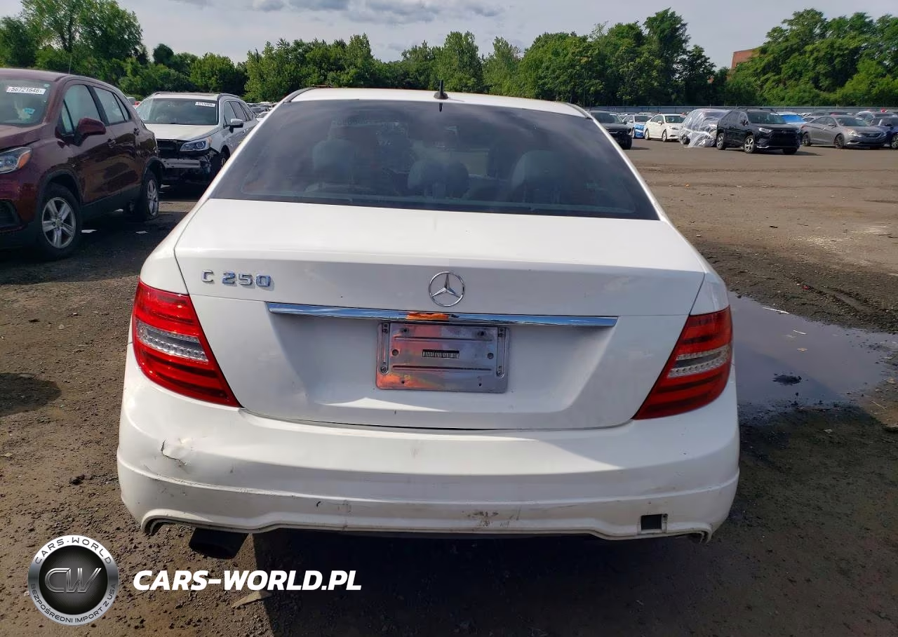 2014 Mercedes-Benz C 250 VIN:WDDGF4HBXER305170 - 6