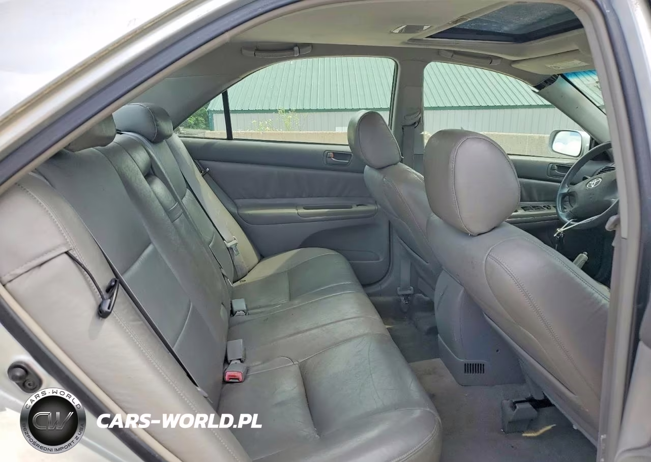 2003 Toyota Camry Le VIN:4T1BE32K03U665922 - 10