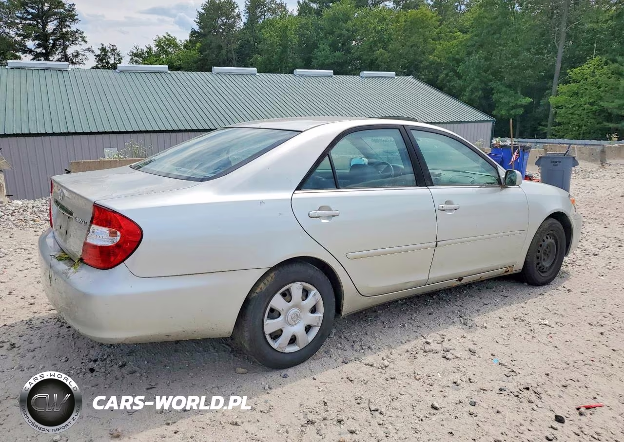 2003 Toyota Camry Le VIN:4T1BE32K03U665922 - 3